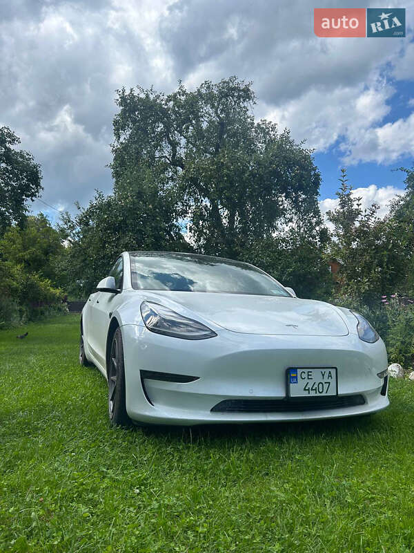 Седан Tesla Model 3 2021 в Черновцах
