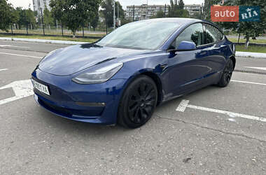 Седан Tesla Model 3 2021 в 