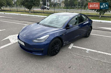 Седан Tesla Model 3 2021 в 