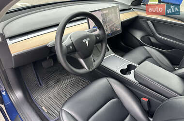 Седан Tesla Model 3 2021 в 