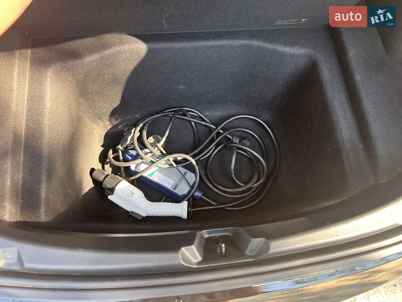 Седан Tesla Model 3 2019 в Кобеляках