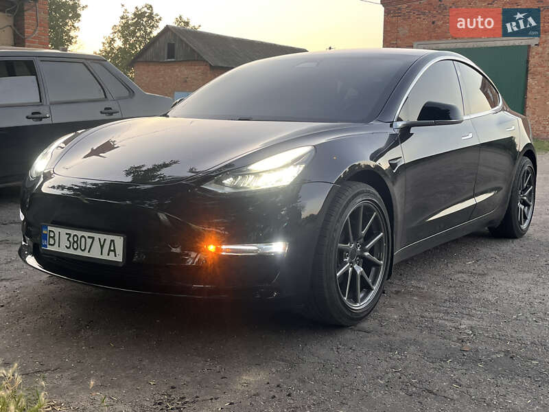 Седан Tesla Model 3 2019 в 