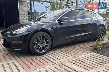 Седан Tesla Model 3 2019 в 