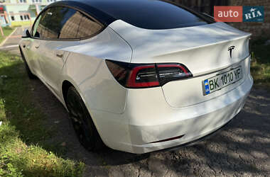Седан Tesla Model 3 2023 в 