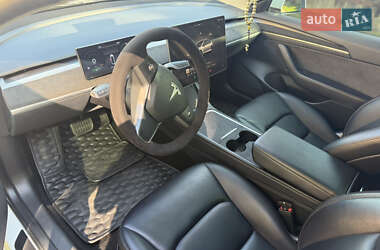 Седан Tesla Model 3 2023 в 