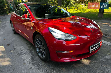 Седан Tesla Model 3 2020 в 