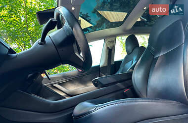 Седан Tesla Model 3 2020 в 