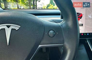Седан Tesla Model 3 2020 в 