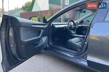 Седан Tesla Model 3 2023 в 