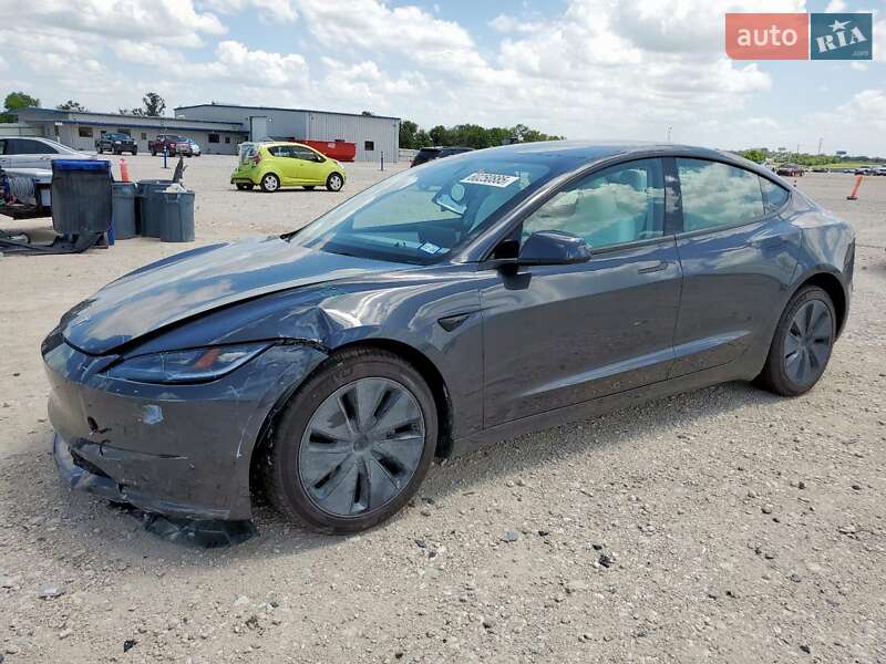 Седан Tesla Model 3 2025 в 