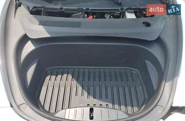 Седан Tesla Model 3 2023 в 