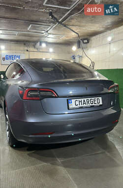 Седан Tesla Model 3 2022 в 