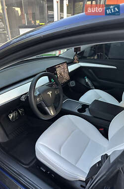 Седан Tesla Model 3 2021 в 