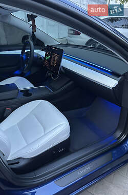 Седан Tesla Model 3 2021 в 