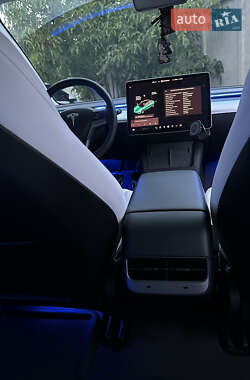 Седан Tesla Model 3 2021 в 