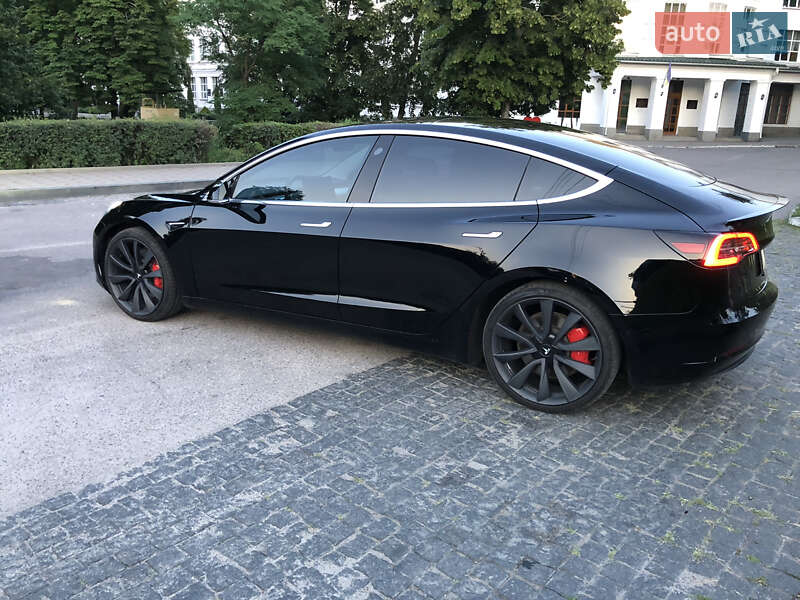 Седан Tesla Model 3 2019 в Києві