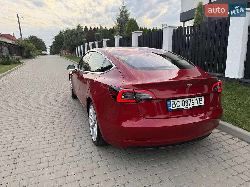 Седан Tesla Model 3 2018 в Львове