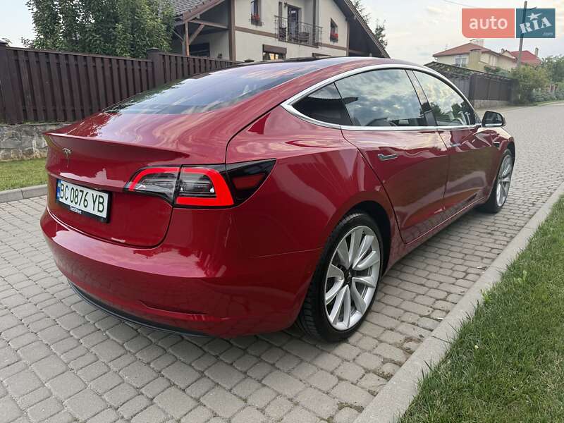 Седан Tesla Model 3 2018 в Львове