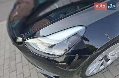 Седан Tesla Model 3 2023 в 