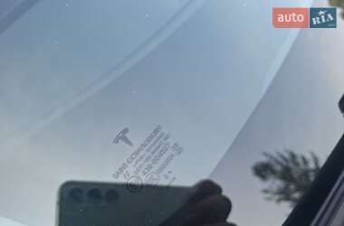 Седан Tesla Model 3 2023 в 