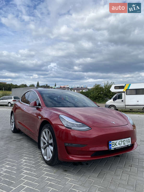 Седан Tesla Model 3 2019 в Ровно фото Седан Tesla Model 3 2019 в Ровно