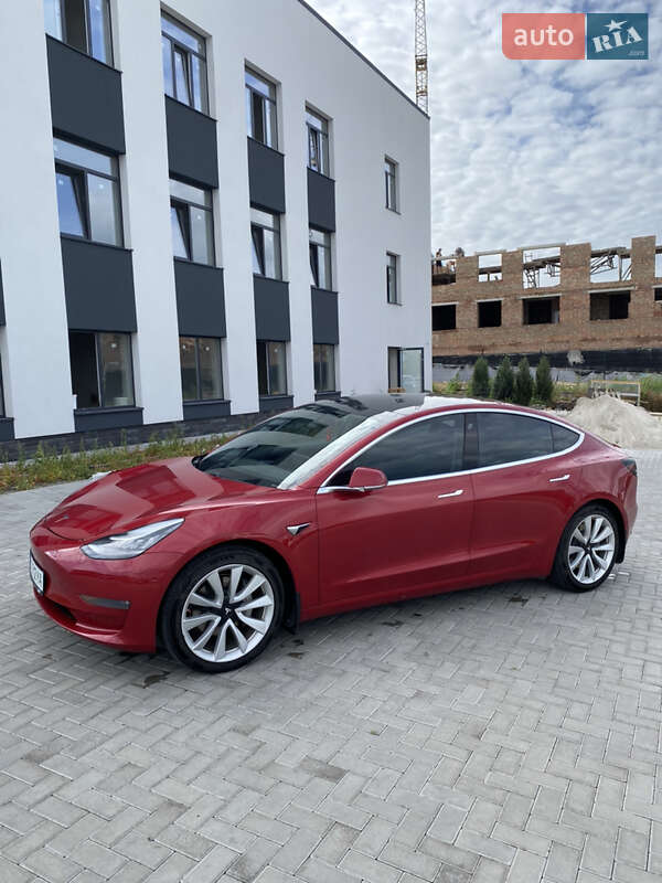 Седан Tesla Model 3 2019 в Ровно