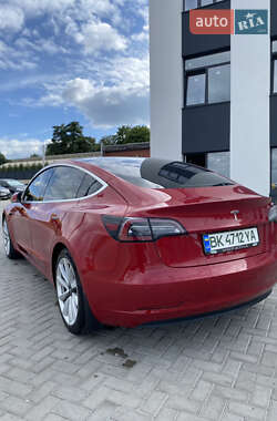 Седан Tesla Model 3 2019 в Ровно
