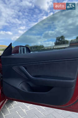 Седан Tesla Model 3 2019 в Ровно