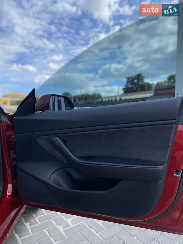Седан Tesla Model 3 2019 в Ровно
