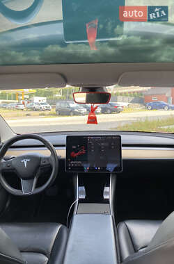 Седан Tesla Model 3 2019 в Ровно