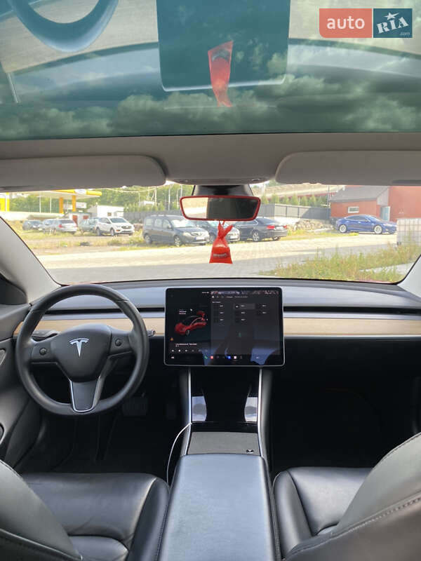 Седан Tesla Model 3 2019 в Ровно