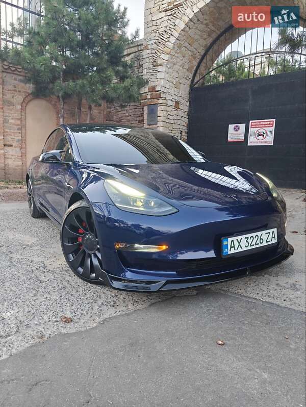 Седан Tesla Model 3 2023 в Одессе