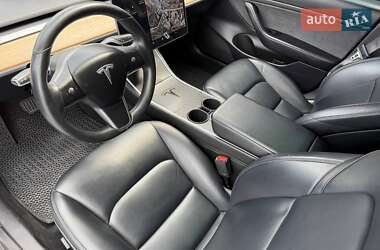 Седан Tesla Model 3 2019 в 