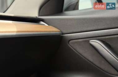 Седан Tesla Model 3 2019 в 