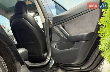 Седан Tesla Model 3 2019 в 