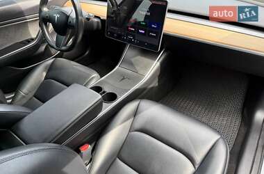 Седан Tesla Model 3 2019 в 