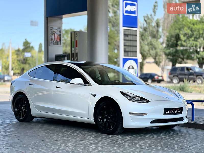 Tesla Model 3 2020
