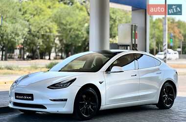 Седан Tesla Model 3 2020 в 