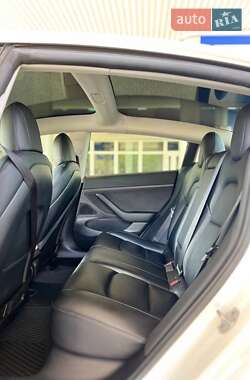 Седан Tesla Model 3 2020 в 