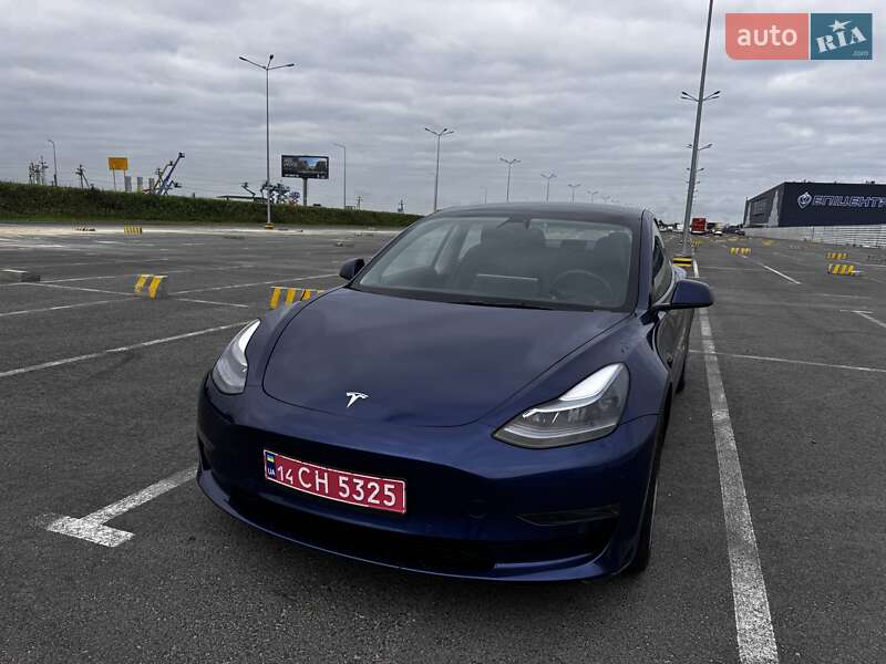 Седан Tesla Model 3 2021 в Львове