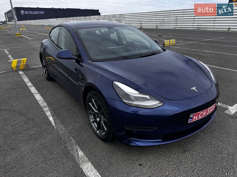 Седан Tesla Model 3 2021 в Львове