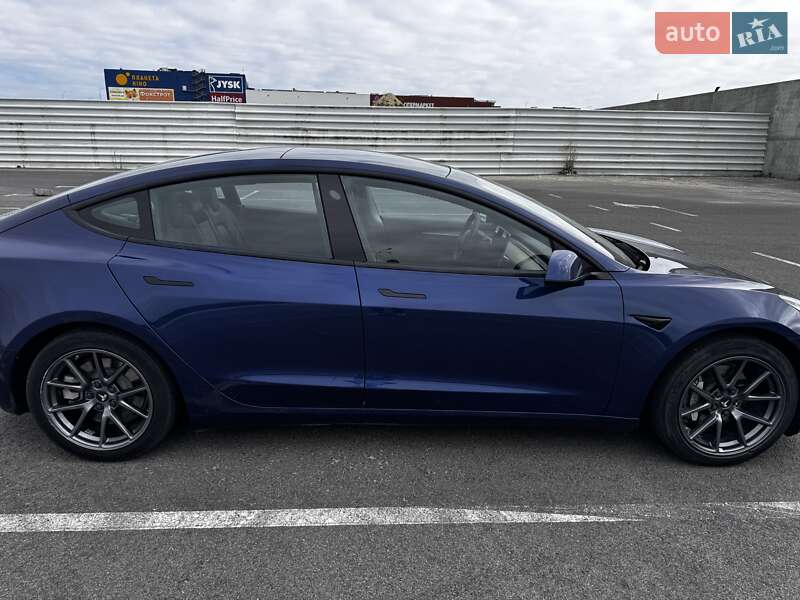 Седан Tesla Model 3 2021 в Львове