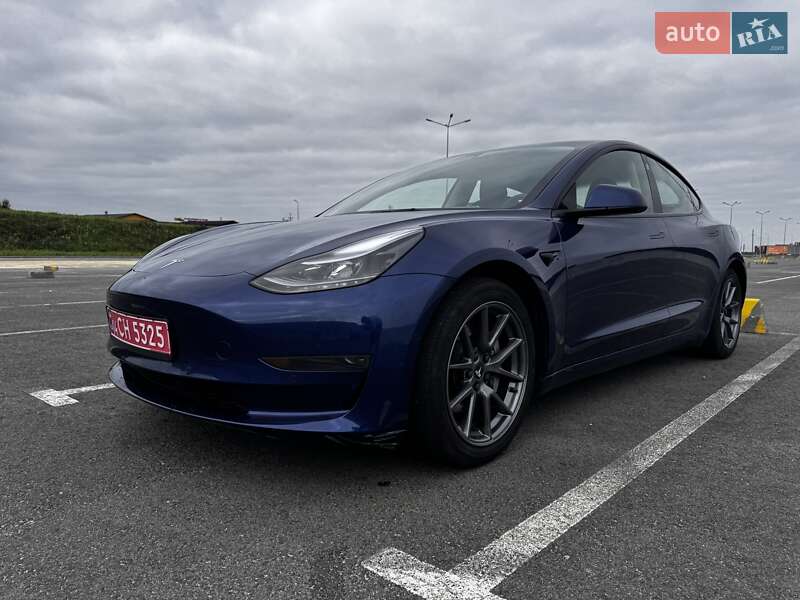Седан Tesla Model 3 2021 в Львове