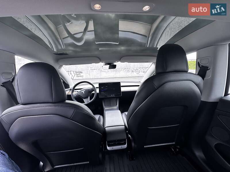 Седан Tesla Model 3 2021 в Львове