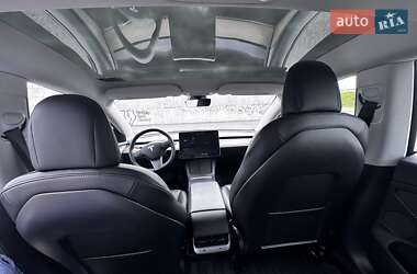 Седан Tesla Model 3 2021 в 