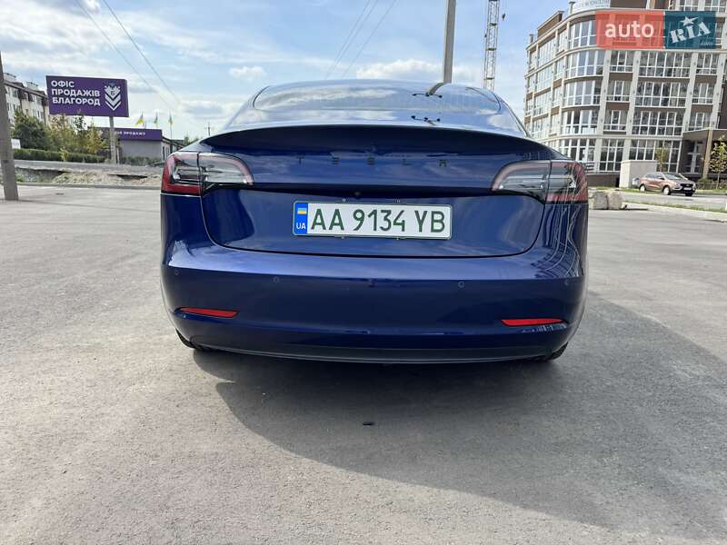 Седан Tesla Model 3 2018 в Киеве