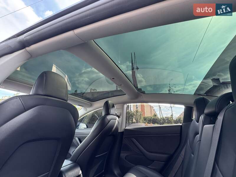Седан Tesla Model 3 2018 в Киеве