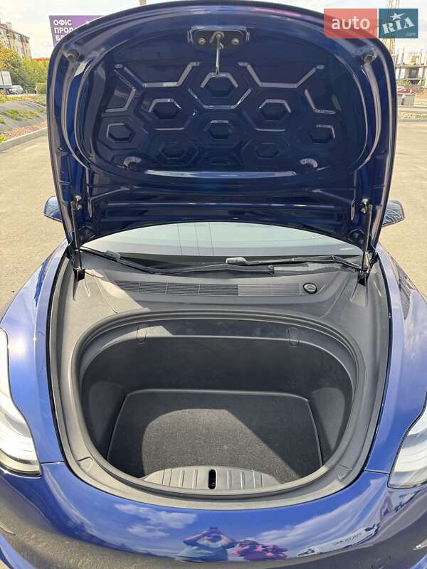Седан Tesla Model 3 2018 в Киеве