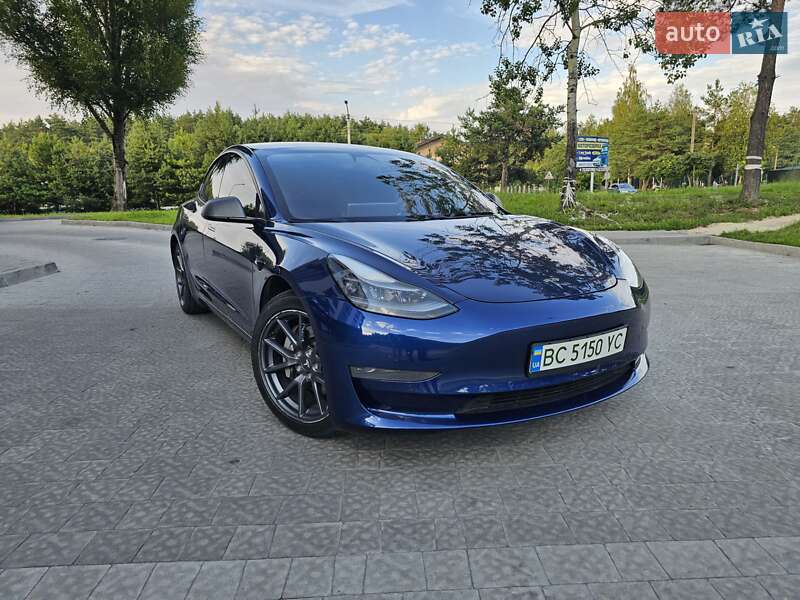 Седан Tesla Model 3 2021 в Львове