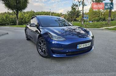 Седан Tesla Model 3 2021 в 
